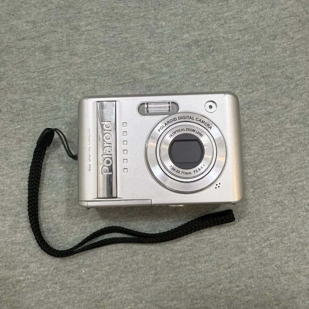 WORKING Polaroid i832 8.0 MP Digital Camera - Silver *READ*